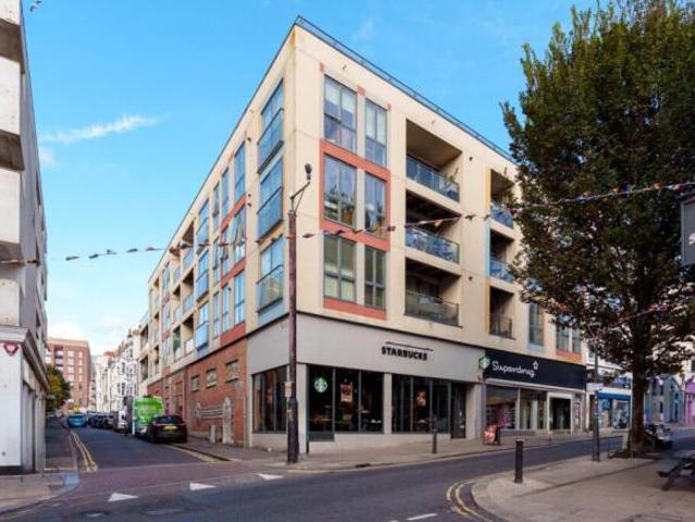 Apartment for sale in Queen's Park, Brighton