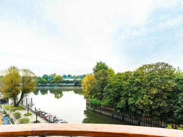House for sale in Brentford End, Greater London