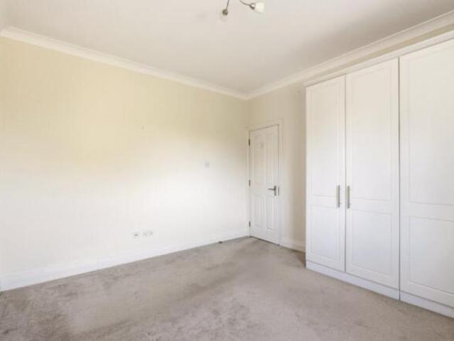 Apartment for sale in Five Acres, Hertfordshire