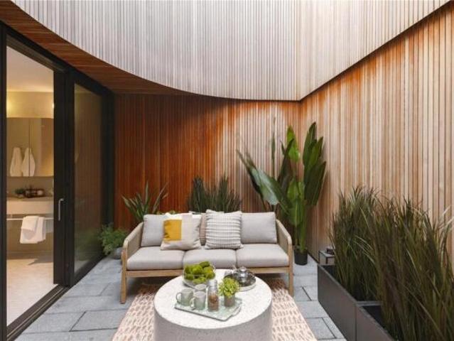 Apartment for sale in Canary Wharf, Greater London