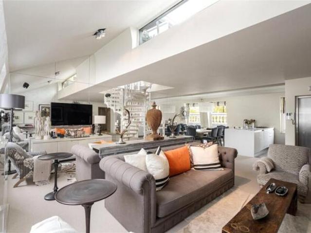 Apartment for sale in Royal Borough of Kensington and Chelsea, Greater London