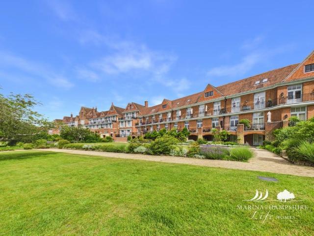 Flat for rent in Littlecote, West Sussex