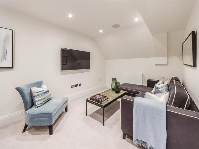 House for rent in London Borough of Hammersmith and Fulham, Greater London