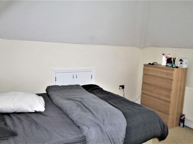 House for rent in Row Town, Surrey