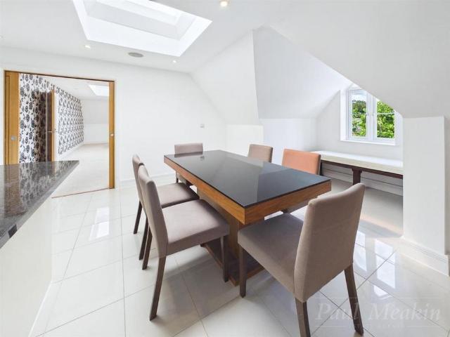 House for rent in London Borough of Croydon, Waddon