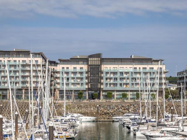 Flat for rent in St Helier, Greater London