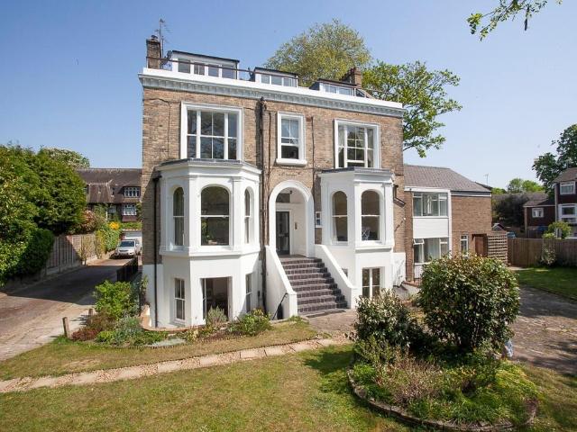 Flat for rent in Petersham, Greater London
