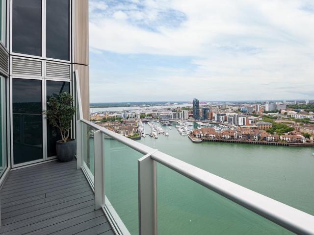 Flat for rent in Woolston, City Of Southampton