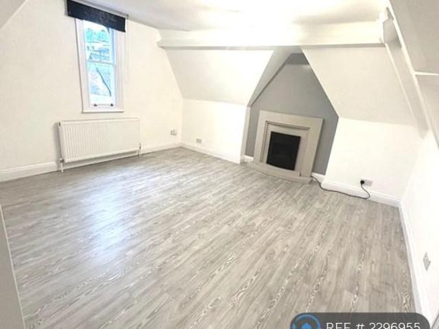 Flat for rent in Ashlyns Estate, Pouchen End