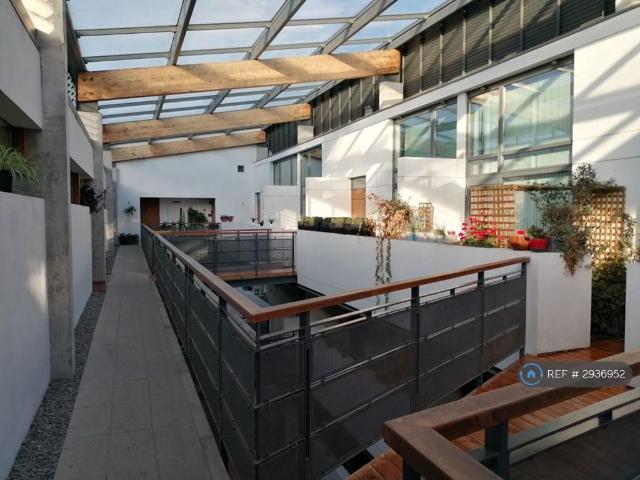 Flat for rent in City Centre, Georgia