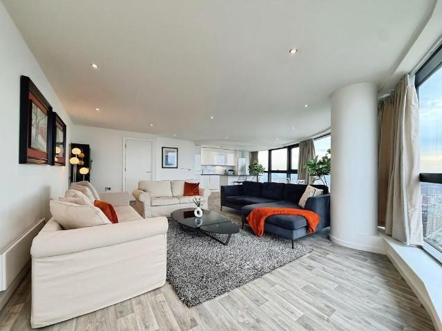 Flat for rent in Holbeck, West Yorkshire