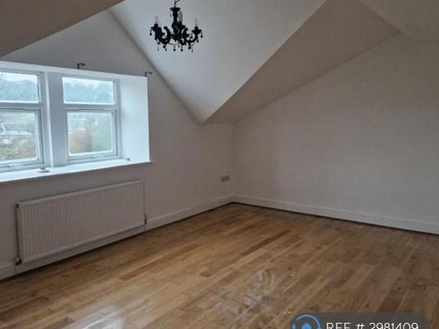 Flat for rent in Stump Cross, West Yorkshire