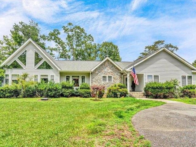 House for sale in Pittsville