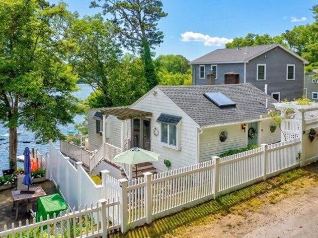 House for sale in Manomet, Massachusetts
