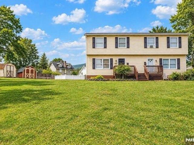 House for sale in Dupont Village, Pompton Lakes