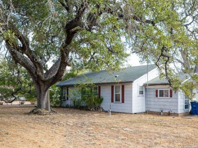 House for sale in Poteet, Texas