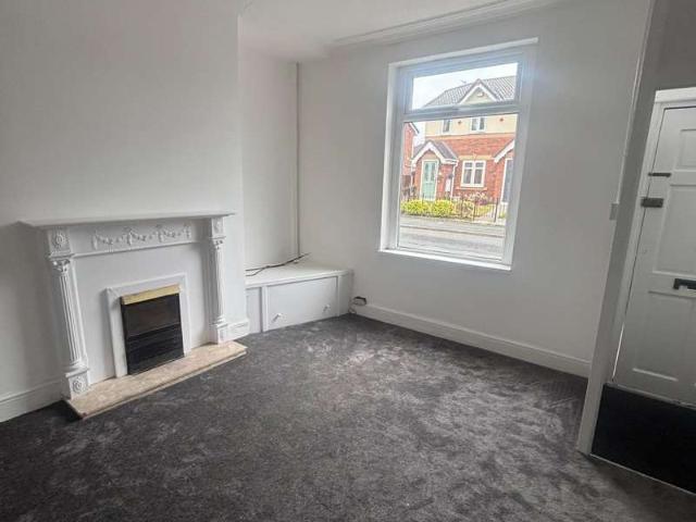 Property for rent in Hurst Cross, Greenheys