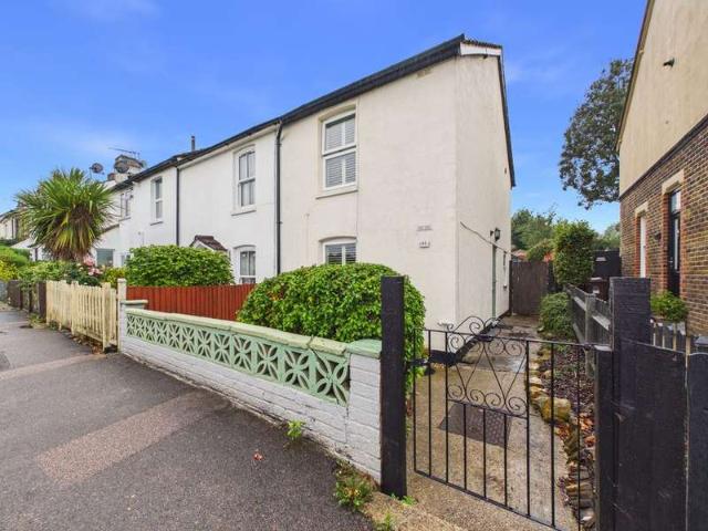 Property for sale in Caterham on the Hill, Hillview