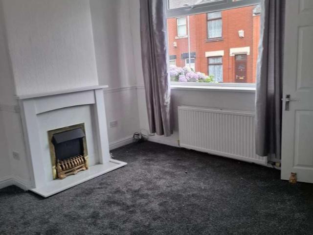 Property for rent in Guide Bridge, Greenheys