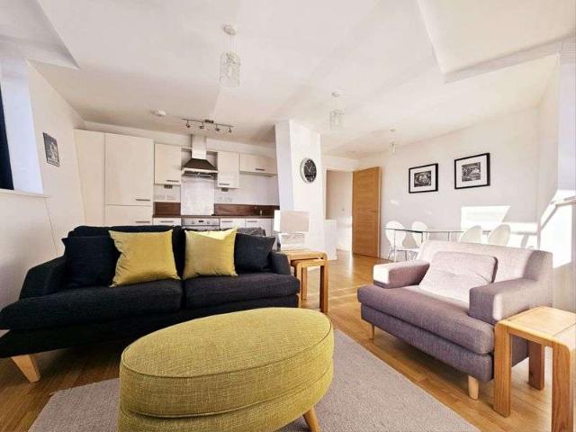 Property for rent in Waterfront, Calderstones