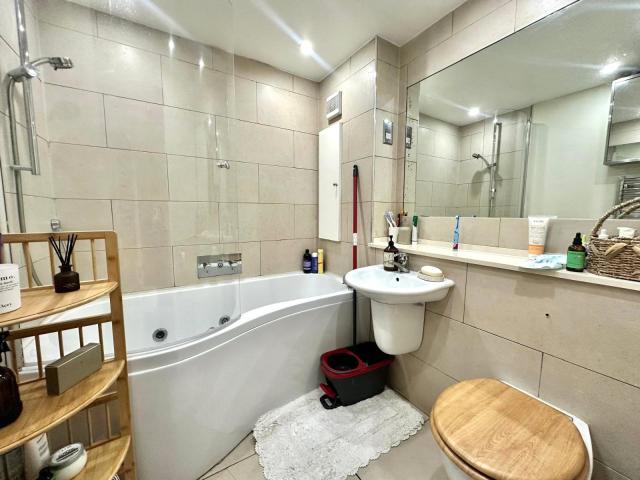 Apartment for rent in London Borough of Merton, Greater London