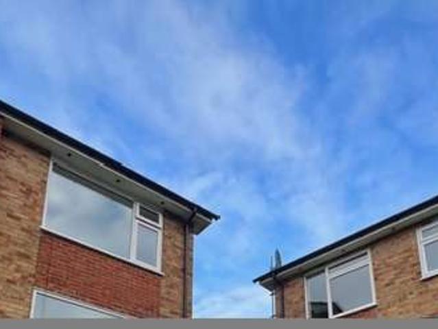 Property for rent in Caterham Valley, Hillview