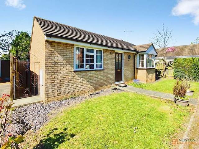 Property for sale in Rushey Mead, Leicester