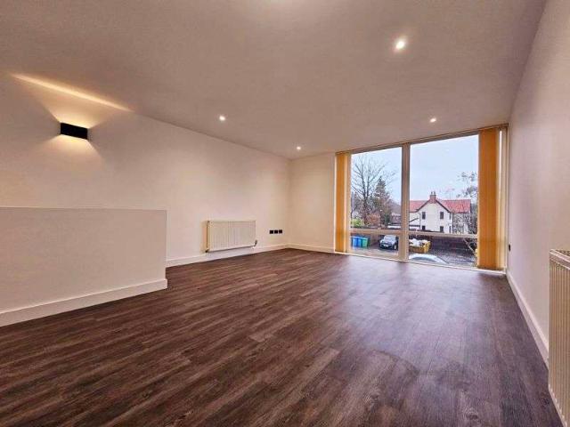 Property for rent in Burnedge, Greater Manchester