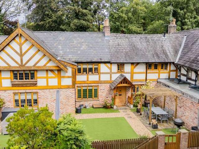 Property for sale in Roe Green, Salford