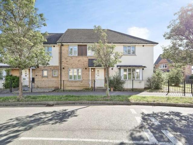 Property for sale in Loves Farm, Huntingdon