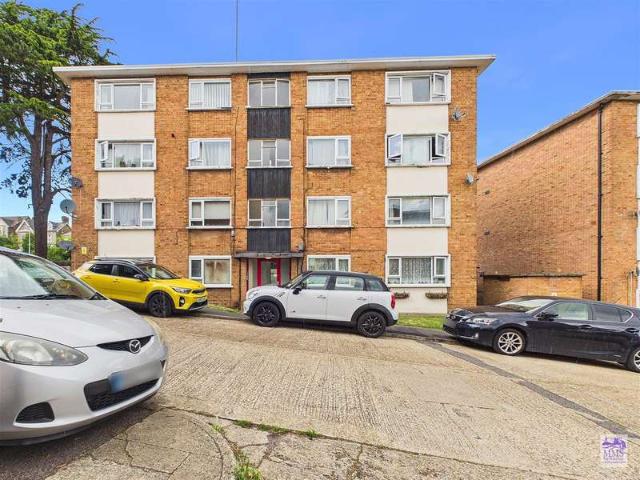 Property for sale in Strood