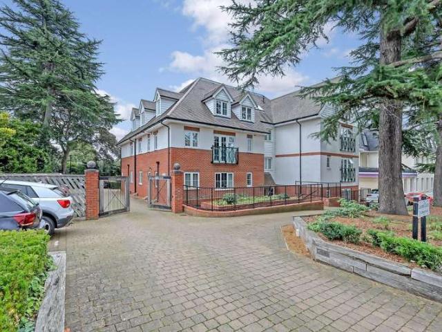 Property for sale in Ivy Chimneys, Epping