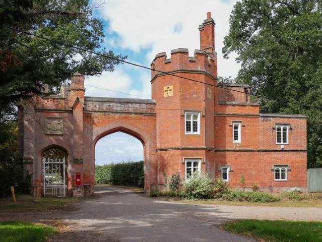 Property for rent in Chelmondiston, Suffolk