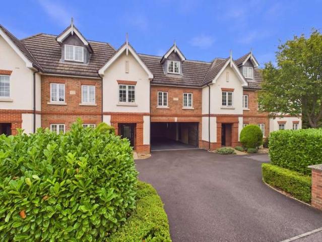 Property for sale in Winkfield