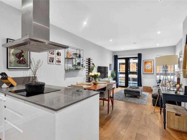 Flat for sale in East Dulwich, Greater London