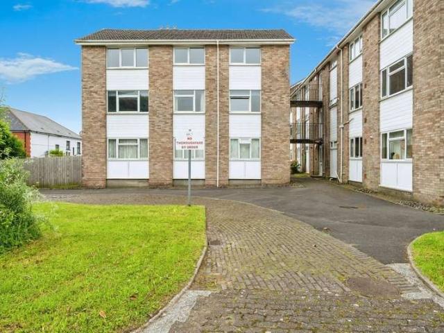 Property for rent in Dyffryn Clydach, Neath Abbey