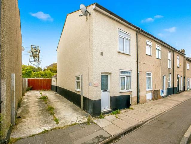 Property for sale in Badgers Dene, Grays