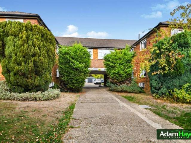 Apartment for sale in London Borough of Barnet, Greater London