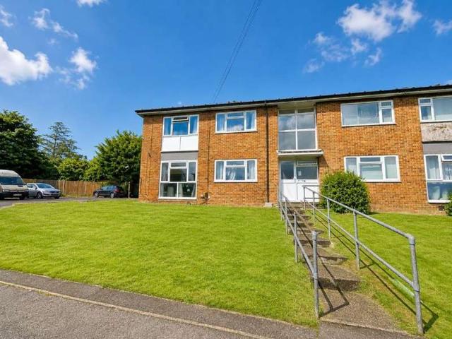 Property for sale in Oxted, Hillview
