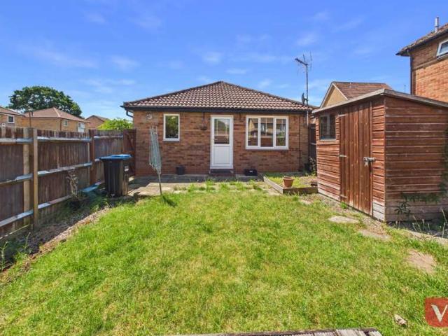 Property for rent in Crownhill, Shenley Church End