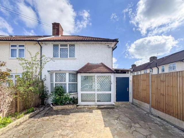 Property for rent in The Hale, Mill Hill