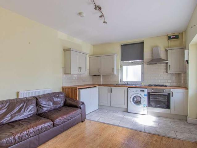 Property for rent in Plasnewydd, Falcon Lodge