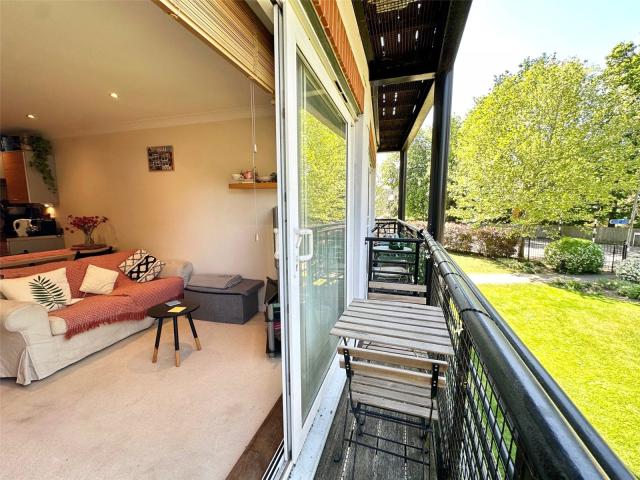 Apartment for rent in Southfields, Greater London