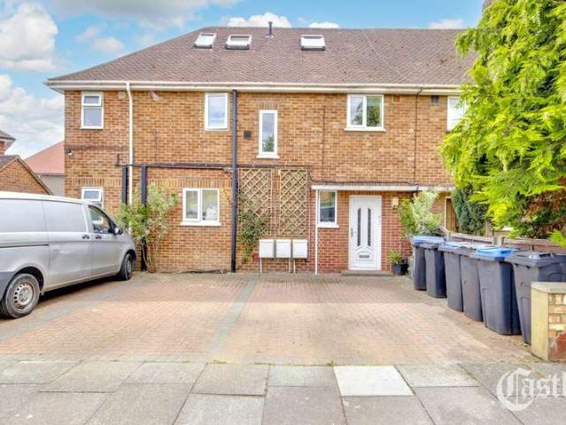 Property for sale in Bowes, Greater London