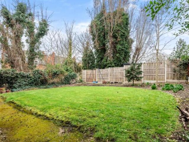 Flat for rent in Cat Hill, England