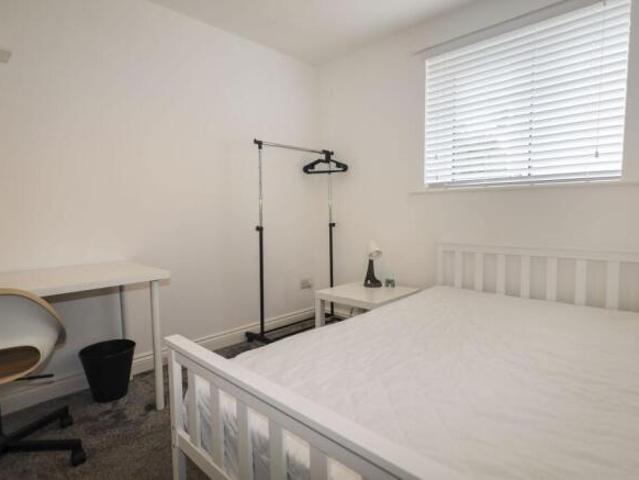 Property for rent in Holdenhurst, Bournemouth