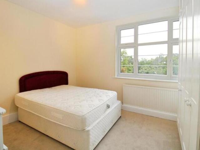 Property for rent in Cat Hill, England