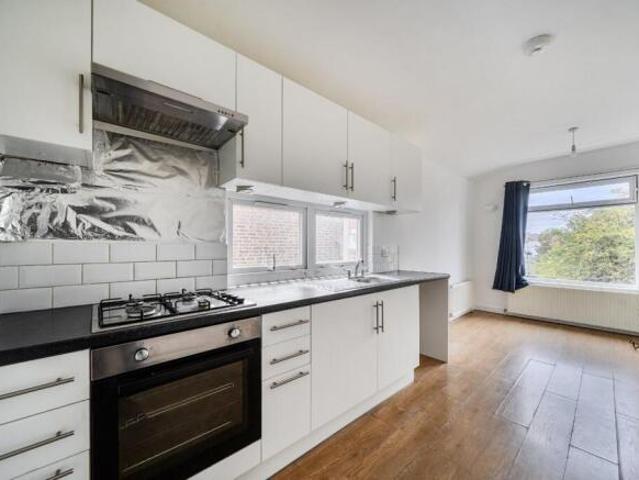 Property for rent in Cat Hill, England
