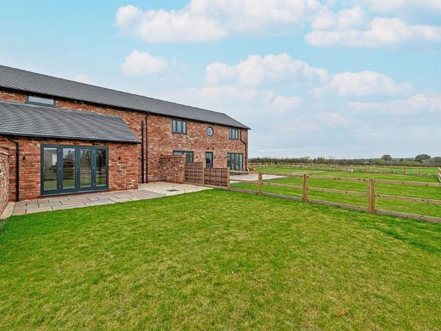 House for sale in Kingsley, Cheshire