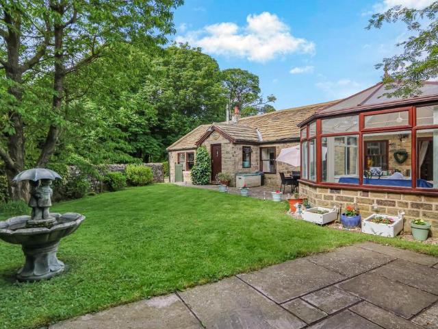 House for sale in East Carlton, Yeadon